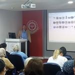 Sağlıkta İletişim Güçleniyor; Akademisyenimiz Öğr. Gör. Doğan Gürdal Trabzon Fatih Devlet Hastanesinde İletişim Konulu Seminer gerçekleştirdi